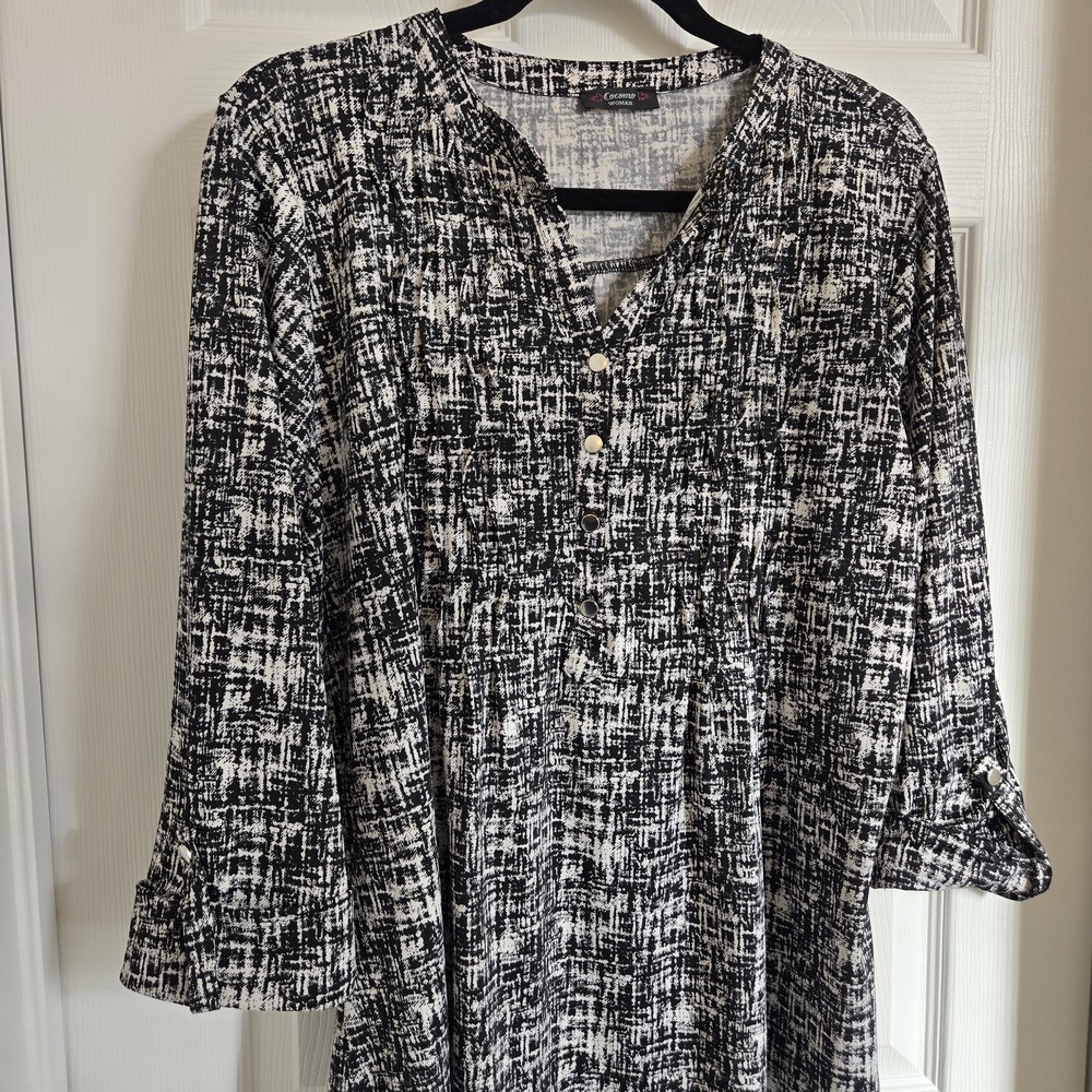 Cocomo Black and White Textured Tunic